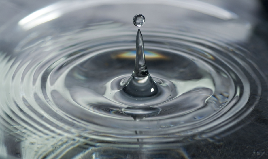 Close up of water droplets and ripples | Puree Arete photo of water drop